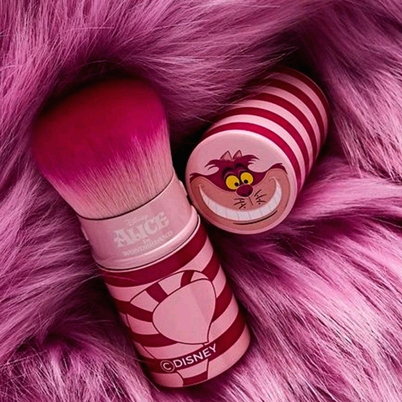 Alice in Wonderland Cheshire Cat Kabuki Brush - Picture 2 of 11